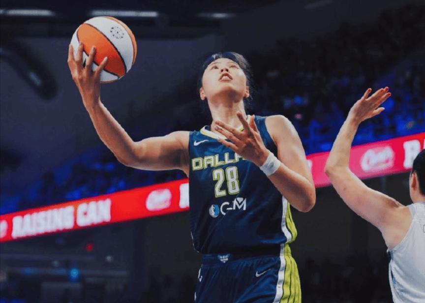 出色表现!球员们在场上尽展球技实力的句子